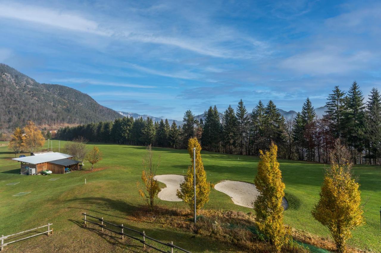 Golf View Apt With Parking And Mountain View! Apartamento Tarvisio Exterior foto